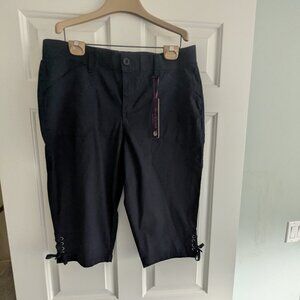 Gloria Vanderbilt Navy BLue Capri Pants   Size 12 Petite NWT
